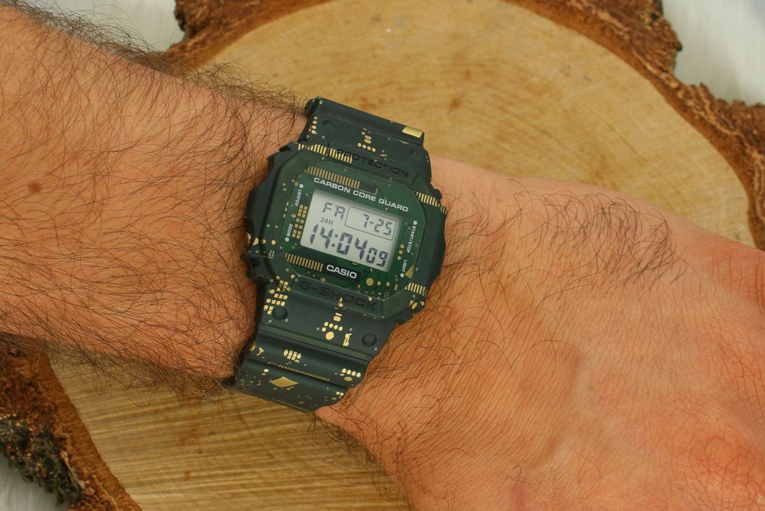 Zegarek Casio G-shock DWE-5600CC-3ER Zielony Electronic.jpg