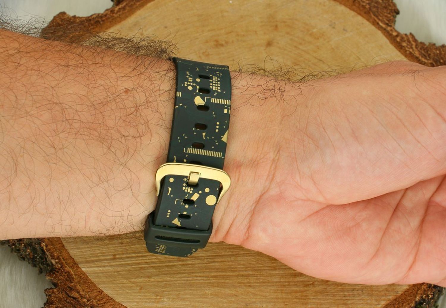 Zegarek Casio G-shock DWE-5600CC-3ER Zielony Electronic.jpg