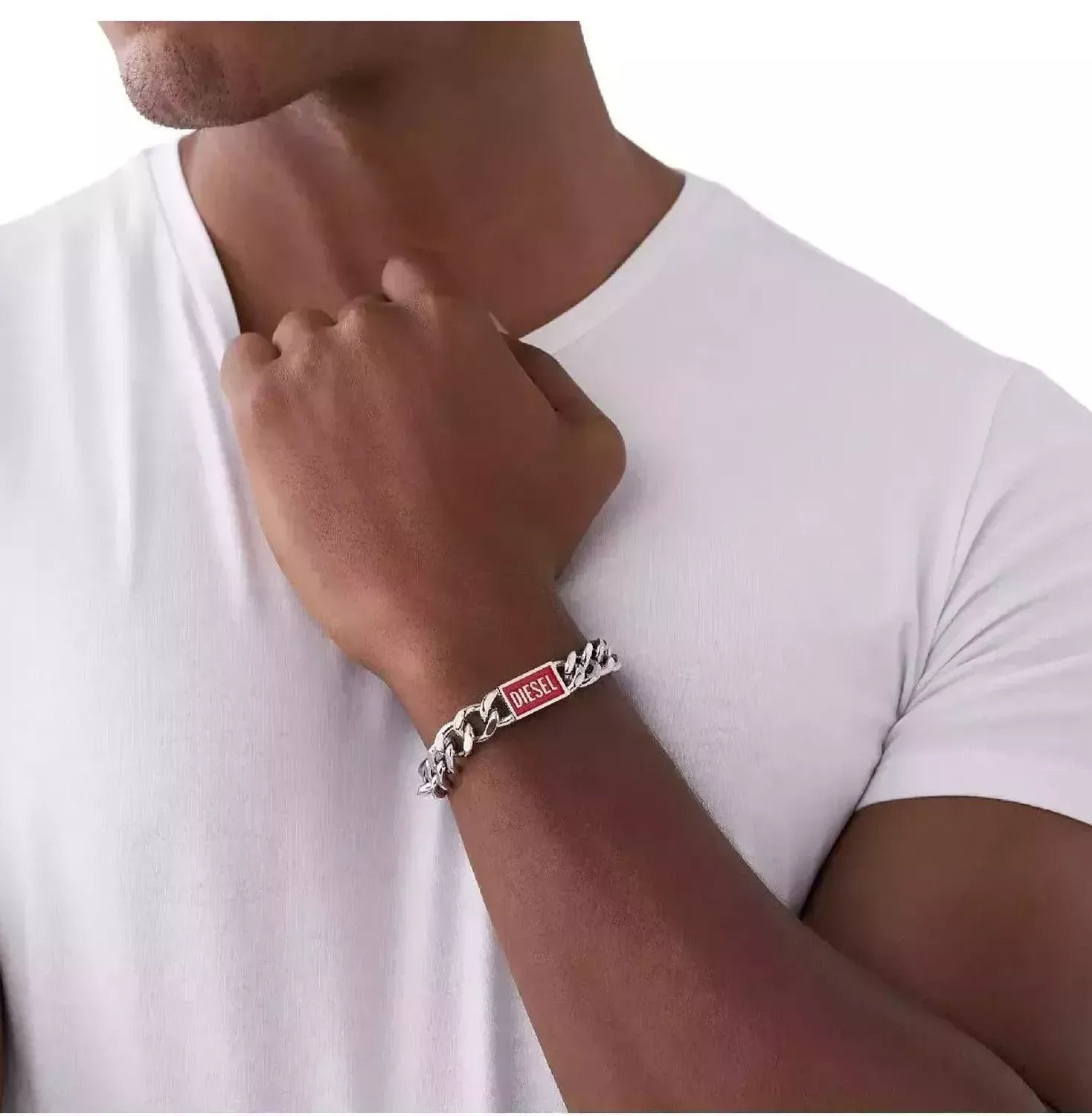 Bransoletka męska Diesel stalowa z czerwonym logo DX1371040. Męska bransoletka Diesel. Bransoletka męska stalowa Diesel. Bransoletka stalowa z logo Diesel. Bransoletka męska Diesel na prezent (1).jpg