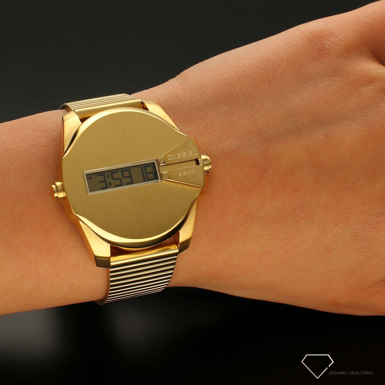 Zegarek damski  złoty na bransolecie Diesel Baby Chief DZ1961 (3).jpg