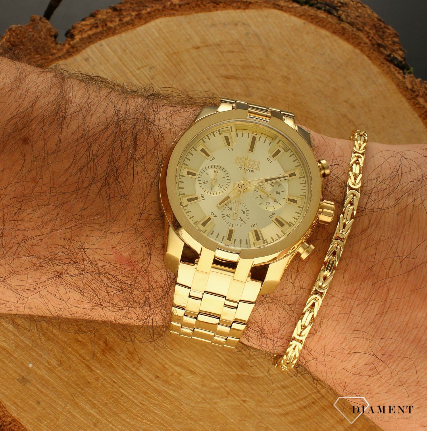 Zegarek męski Diesel Split Chronograph na bransolecie DZ4623. Męski zegarek Diesel. Męski zegarek na bransolecie. Zegarek męski w złotym kolorze. Zegarek męski z chronografem. Zegarek męski modowy Diesel idealny na prezent.  (2).jpg