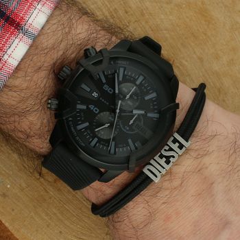 Diesel DZ4650SET Griffed Gift Set to modowy zestaw prezentowy z czarnym zegarkiem kwarcowym. Stalowa koperta, szkło mineralne, pasek z tworzywa, wodoszczelność 5 ATM, chronograf (stoper do 1h), datownik oraz tryb 13.jpg