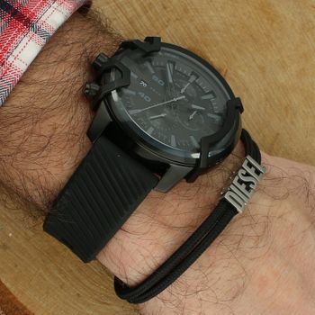 Diesel DZ4650SET Griffed Gift Set to modowy zestaw prezentowy z czarnym zegarkiem kwarcowym. Stalowa koperta, szkło mineralne, pasek z tworzywa, wodoszczelność 5 ATM, chronograf (stoper do 1h), datownik oraz tryb 14.jpg