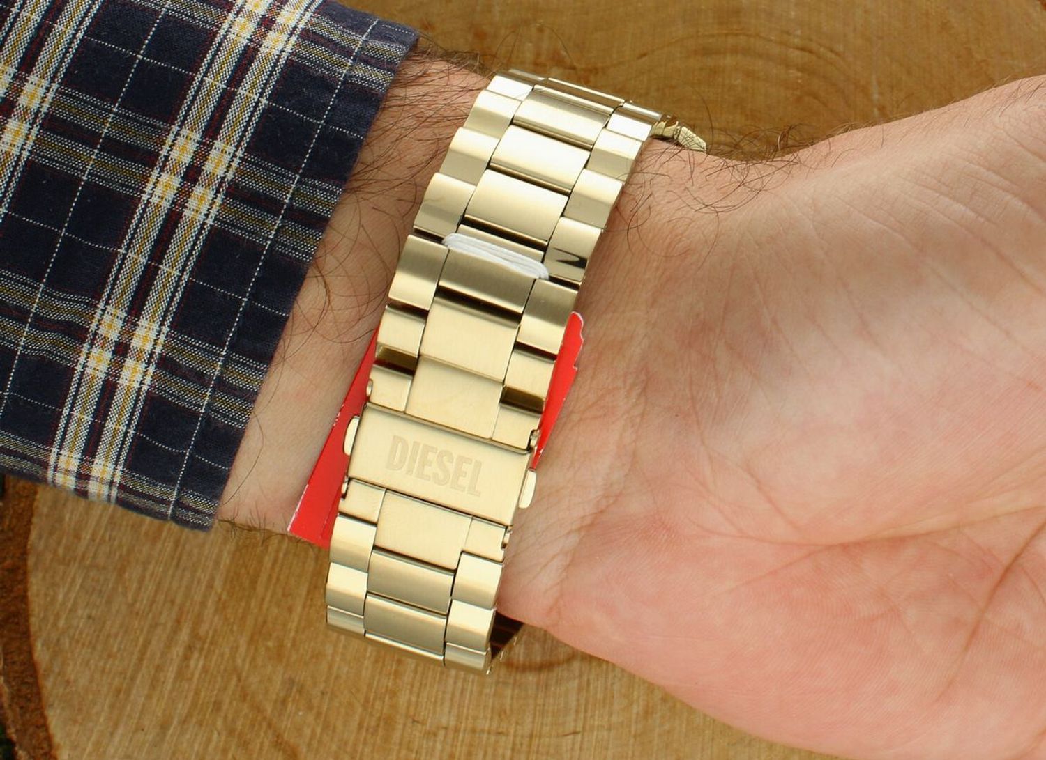 Zegarek męski Diesel DZ4684 Mega Chief Slim Gold z chronografem, stalową złotą kopertą i bransoletą, mineralnym szkłem, zieloną tarczą, datownikiem i wodoszczelnością 50 m – nowoczesny i 1.jpg