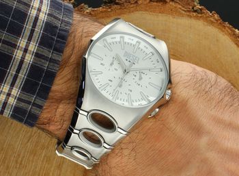 Zegarek męski Diesel D-Curve Chronograph DZ4694 z funkcją chronografu, stalową kopertą i bransoletą, mineralnym szkłem i wodoszczelnością 50 m – futurystyczny design i trwałość.4.jpg