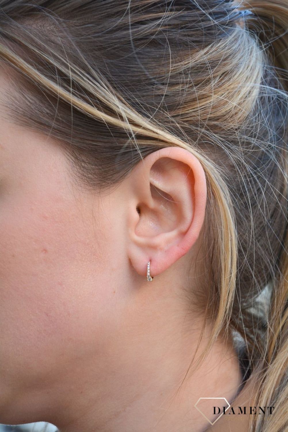 Złote kolczyki kółka 585 z cyrkoniami dla dziewczynki E0217-186-1.jpg