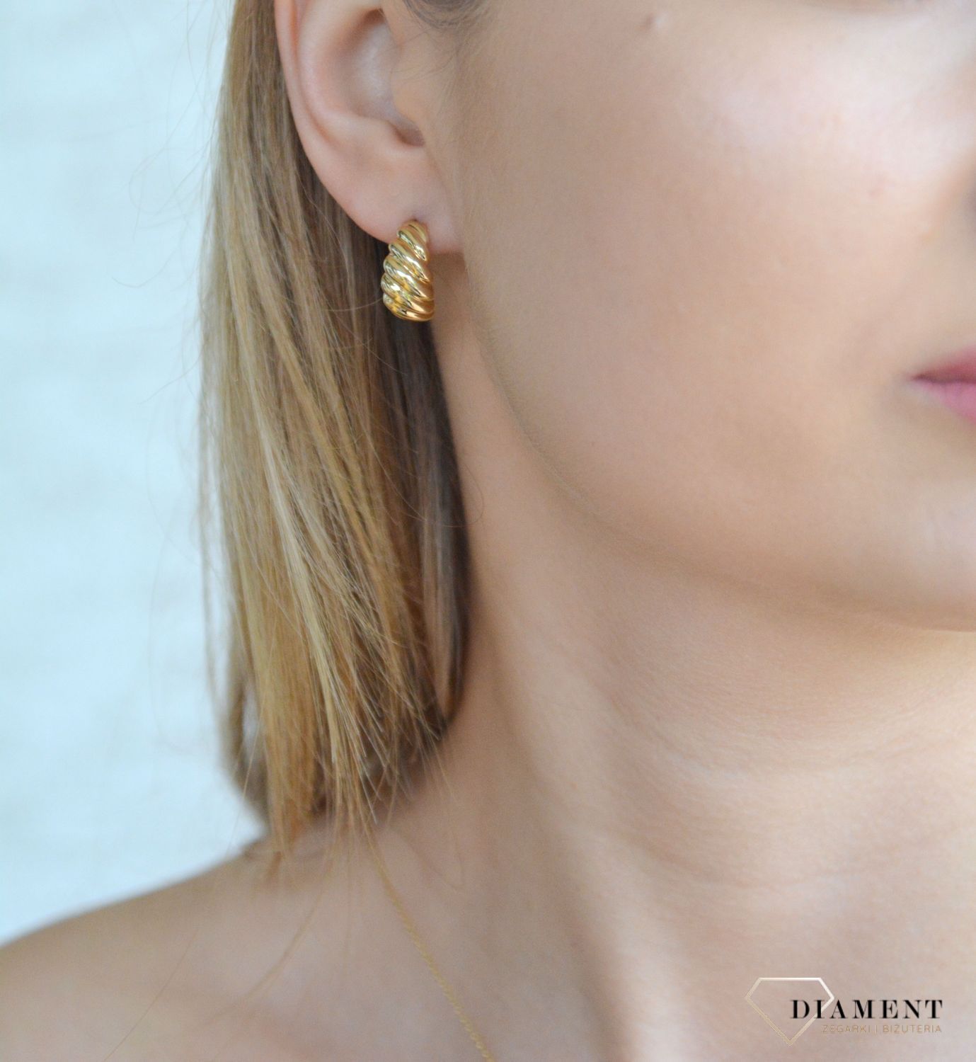 Złote kolczyki damskie 585 klasyczne na sztyft E0324. Złote kolczyki damskie. Kolczyki złote na sztyft. Złote kolczyki eleganckie dla kobiety. Złote kolczyki łezki na prezent..jpg