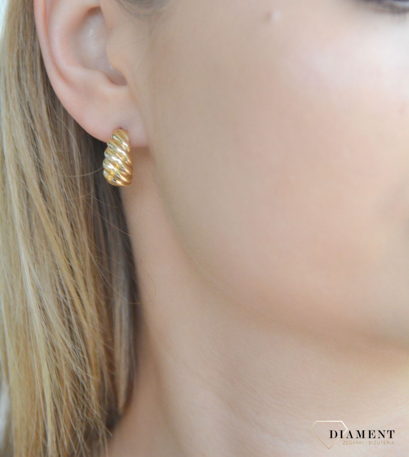 Złote kolczyki damskie 585 klasyczne na sztyft E0324. Złote kolczyki damskie. Kolczyki złote na sztyft. Złote kolczyki eleganckie dla kobiety. Złote kolczyki łezki na prezent..jpg