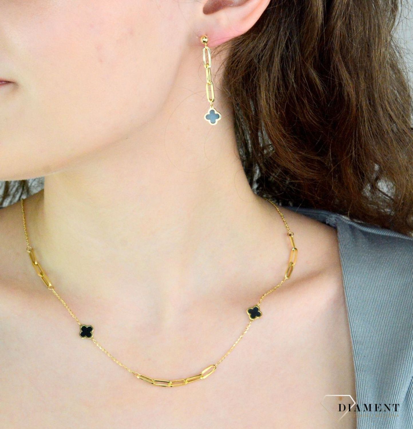 Naszyjnik złoty celebrytka koniczynka czarna pr 585, E0OR017212564501 Złoty naszyjnik 585 celebrytka z zawieszkami czarnymi koniczynkami. Niezwykły blask szlachetnego kruszcu zamknięty w wyjątkowej formie1.jpg