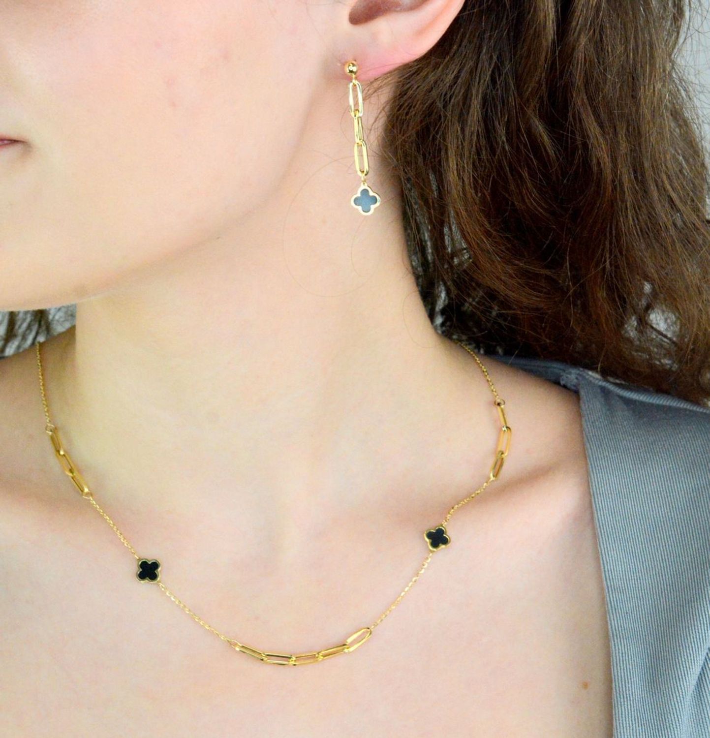 Naszyjnik złoty celebrytka koniczynka czarna pr 585, E0OR017212564501 Złoty naszyjnik 585 celebrytka z zawieszkami czarnymi koniczynkami. Niezwykły blask szlachetnego kruszcu zamknięty w wyjątkowej formie1.jpg