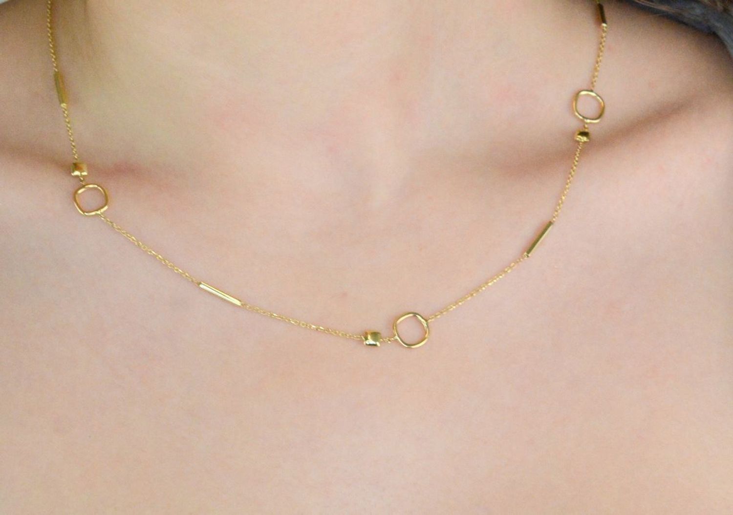 Naszyjnik złoty celebrytka pr 585, E0OR022208064501 Złoty naszyjnik 585 celebrytka. Niezwykły blask szlachetnego kruszcu zamknięty w wyjątkowej formie. Subtelny kontur elementów ozdobnych1.jpg