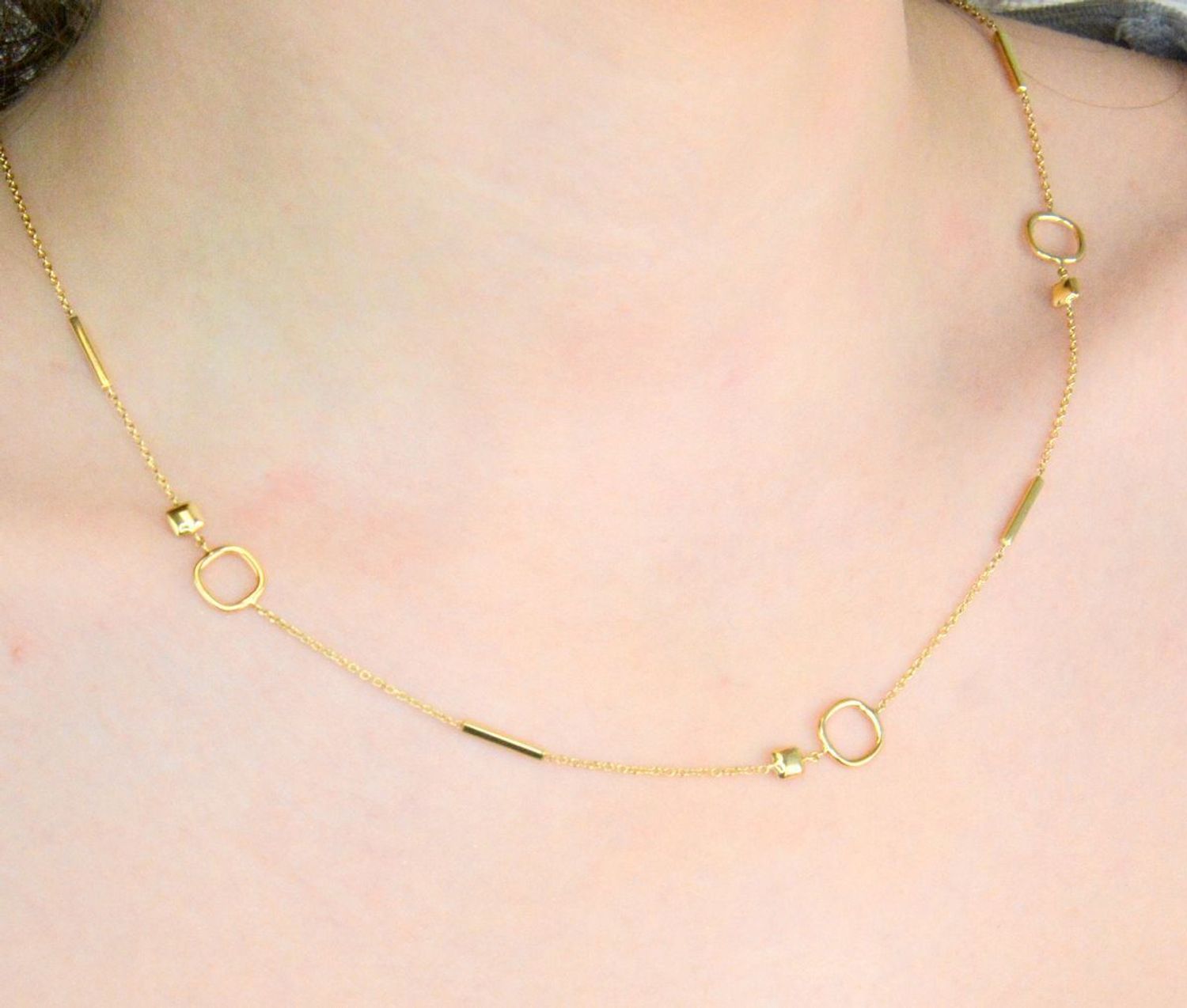 Naszyjnik złoty celebrytka pr 585, E0OR022208064501 Złoty naszyjnik 585 celebrytka. Niezwykły blask szlachetnego kruszcu zamknięty w wyjątkowej formie. Subtelny kontur elementów ozdobnych1.jpg