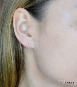 Kolczyki złote damskie 585 wkrętki z diamentami 0,06 ct E279306. Kolczyki złote przy uchu z diamentami na pamiątkę Komunii Świętej. Przepiękne kolczyki złote z diamentami z zapięciem typu szty.JPG