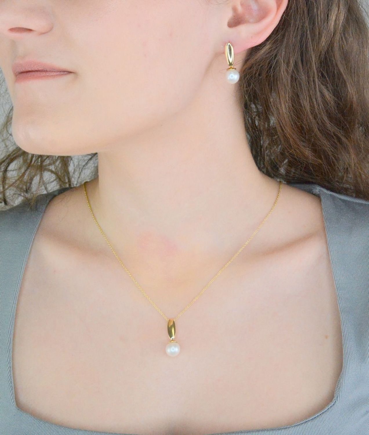 Naszyjnik złoty z perłą pr 585, E5PPBOUP04PE Złoty naszyjnik 585 celebrytka z zawieszką perłą. Niezwykły blask szlachetnego kruszcu zamknięty w wyjątkowej formie.1.jpg