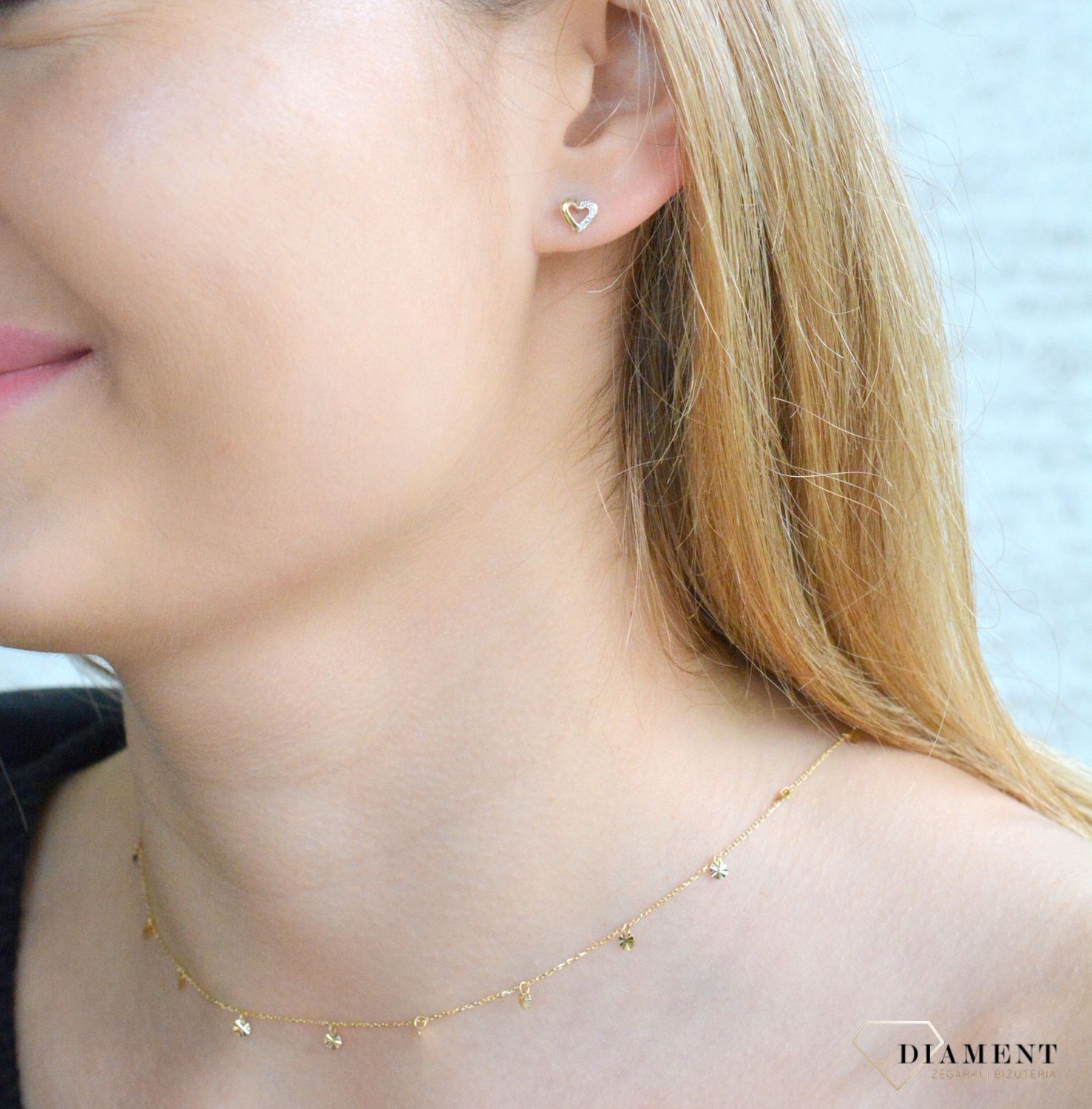 Złote kolczyki damskie 585 Serca z diamentami 0,01 ct E69371YS.  Biżuteria wykonana z żółtego 14 karatowego złota o formie delikatnych serc, oba kolczyki ozdobione sześcioma Diamentami o masie 0,01 ct, barwie H i czystości SI..jpg