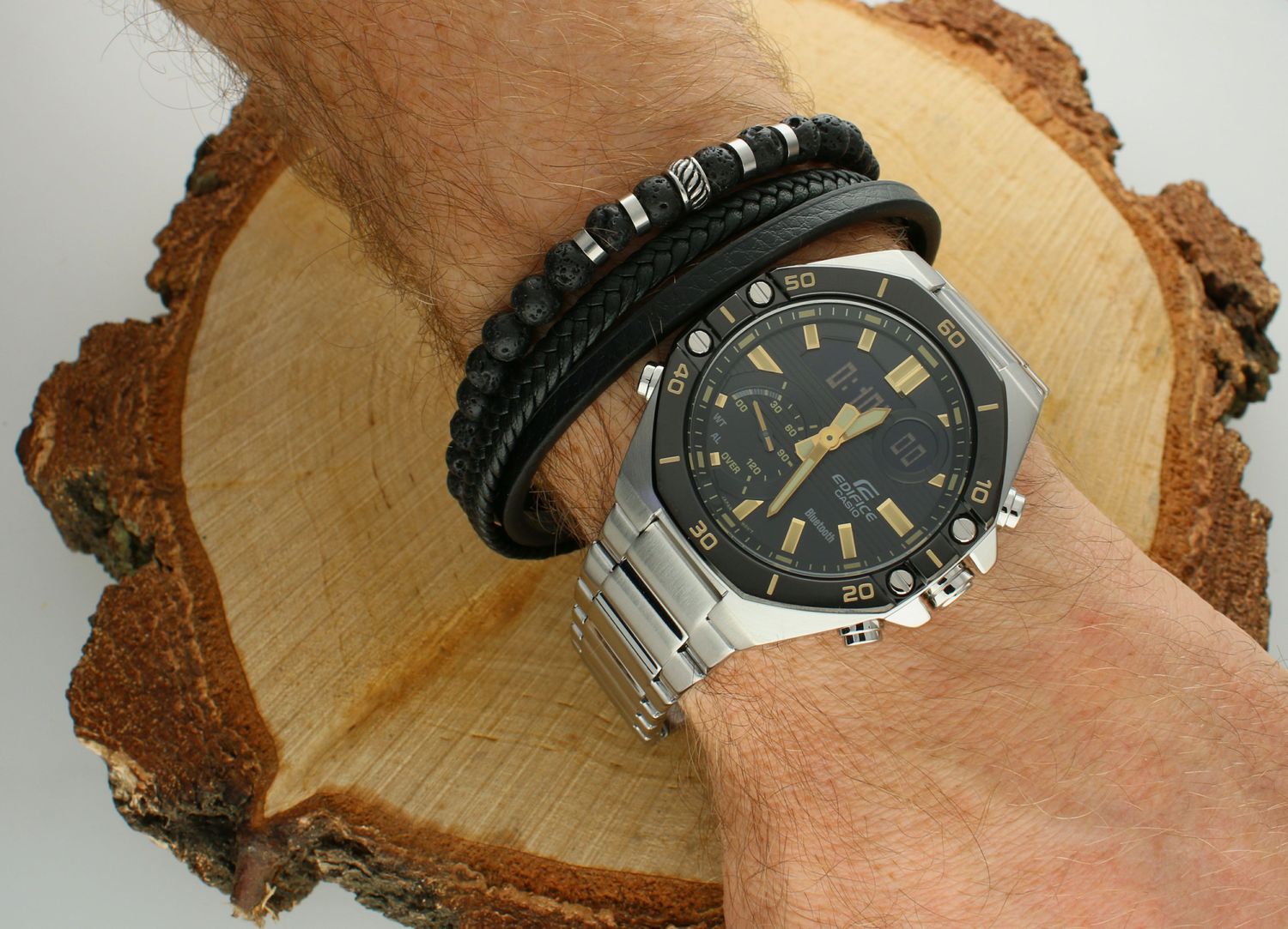 Zegarek EDIFICE Casio Bluetooth męski ECB-10DB-1A9EF Zegarek męski Casio EDIFICE ECB-10DB-1A9EF to zegarek wykonany wysokiej jakości materiałów i wyposażony w rozbudowane funkcje.1.webp