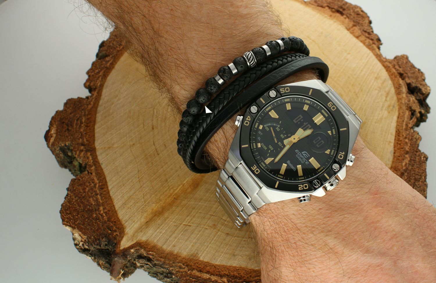 Zegarek EDIFICE Casio Bluetooth męski ECB-10DB-1A9EF Zegarek męski Casio EDIFICE ECB-10DB-1A9EF to zegarek wykonany wysokiej jakości materiałów i wyposażony w rozbudowane funkcje.1.webp