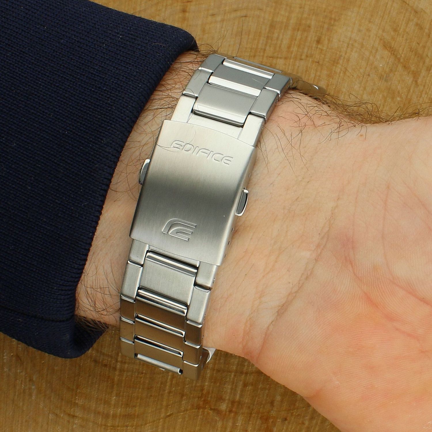 Casio Edifice ECB-2000D-1AEF - zegarek solarny Bluetooth stalowy 100M stal.jpg