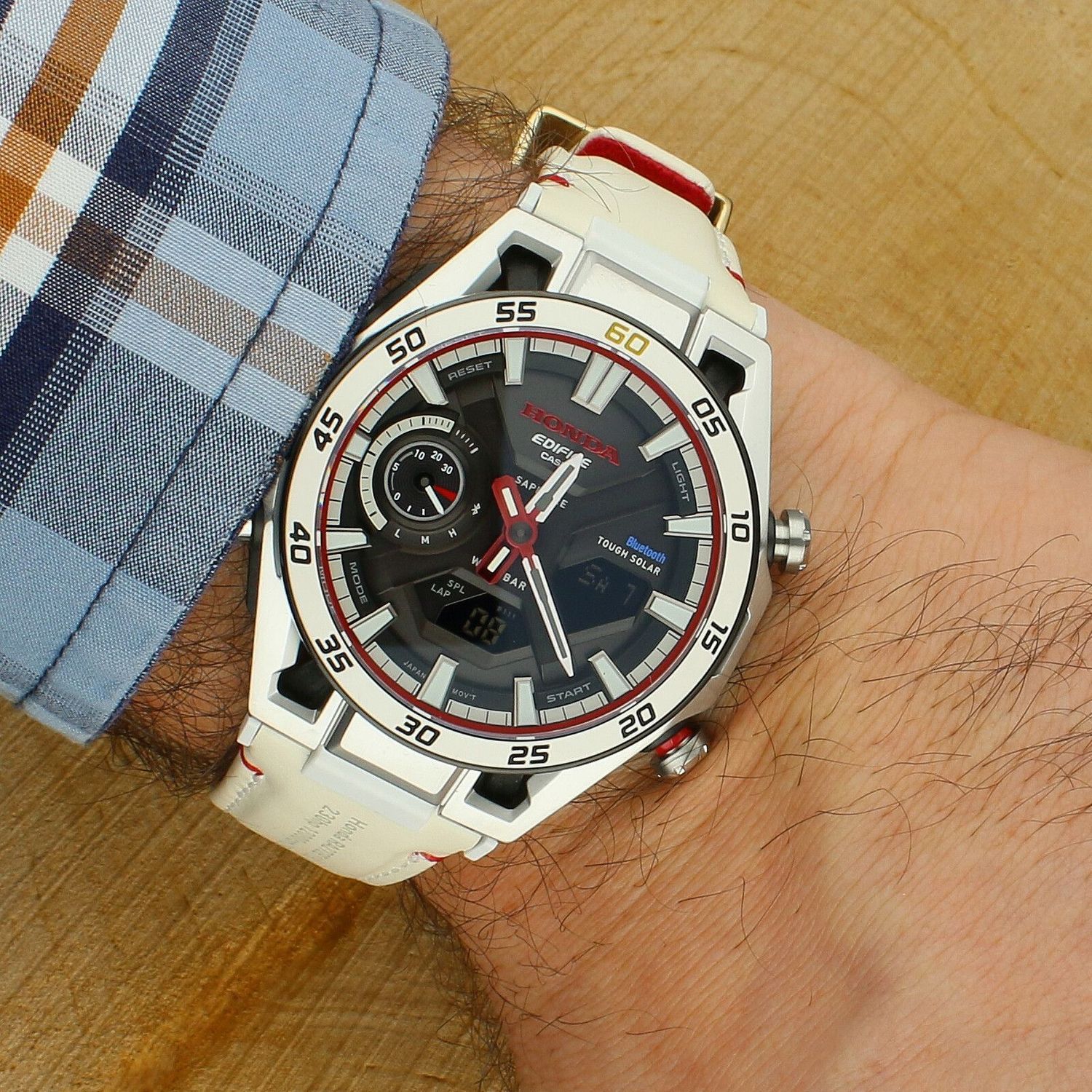 Zegarek Casio Edifice x Honda F1 60th Anniversary ECB-2300HR-1AER – zegarek męski Limited Edition (2).jpg