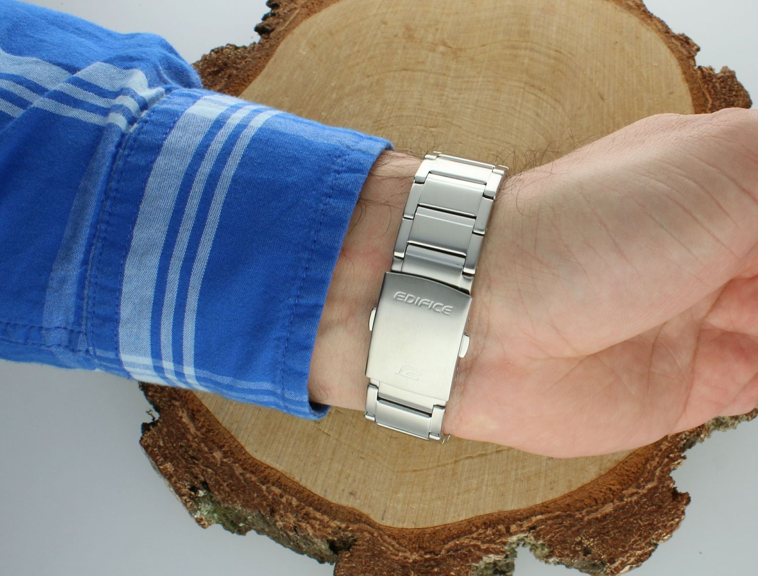 Zegarek męski Casio EDIFICE Bluetooth Premium Schedule Timer Sapphire ECB-30D-1AEF🕦to zegarek wykonany wysokiej jakości materiałów i wyposażony w rozbudowane funkcje.🕦Wszystko to w połączeniu z wysoką 1.jpg