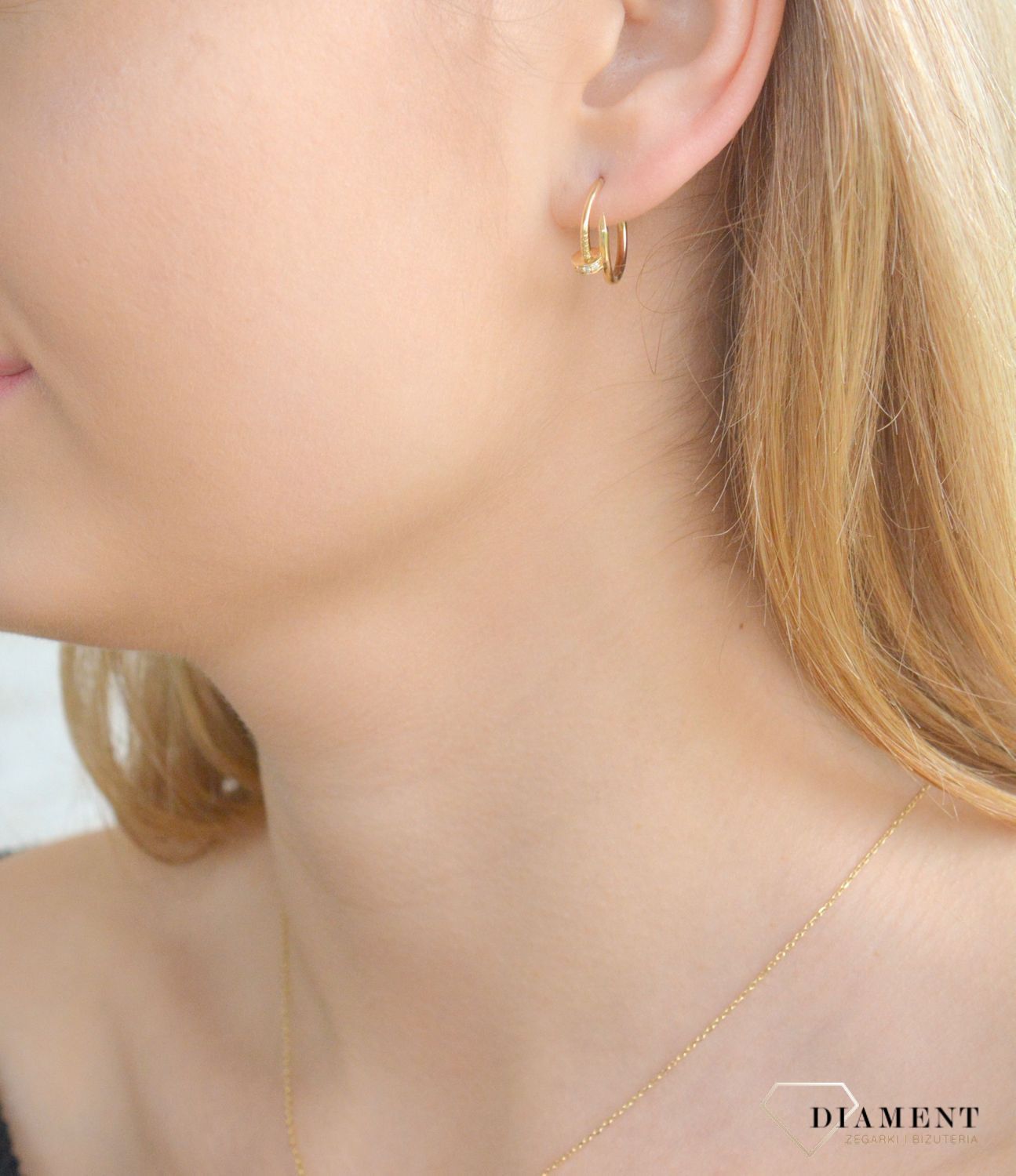 Złote kolczyki damskie 585 kółeczka gwóźdź EE1658-01. Złote kolczyki damskie. Złote kolczyki kółeczka. Kolczyki złote kółka gwóźdź Złote kolczyki dla dziewczynki. Kolczyki kółeczka złote na prezent..jpg