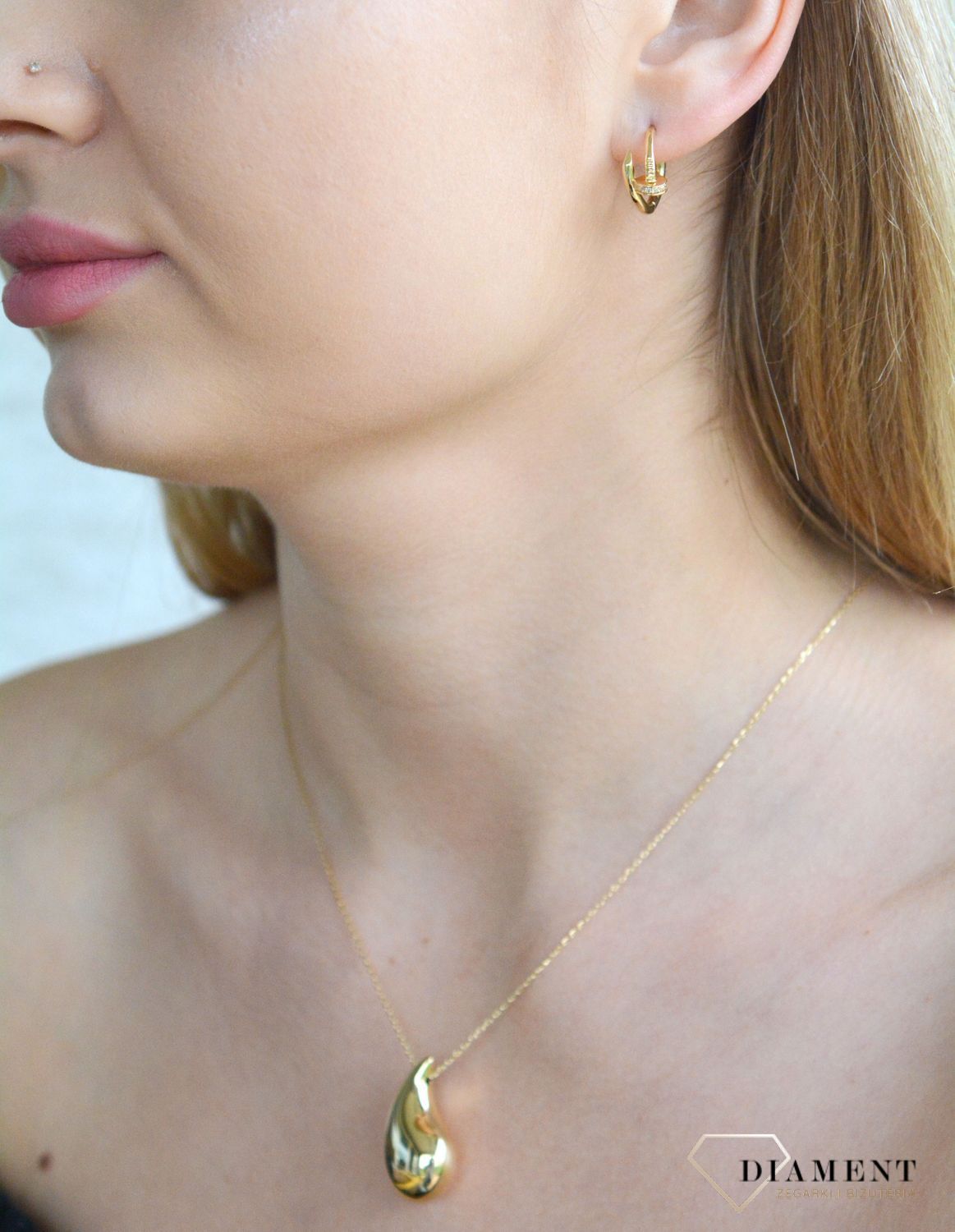 Złote kolczyki damskie 585 kółeczka gwóźdź EE1659-01. Złote kolczyki damskie. Złote kolczyki kółeczka. Kolczyki złote kółka gwóźdź Złote kolczyki dla dziewczynki. Kolczyki kółeczka złote na prezent (2).jpg