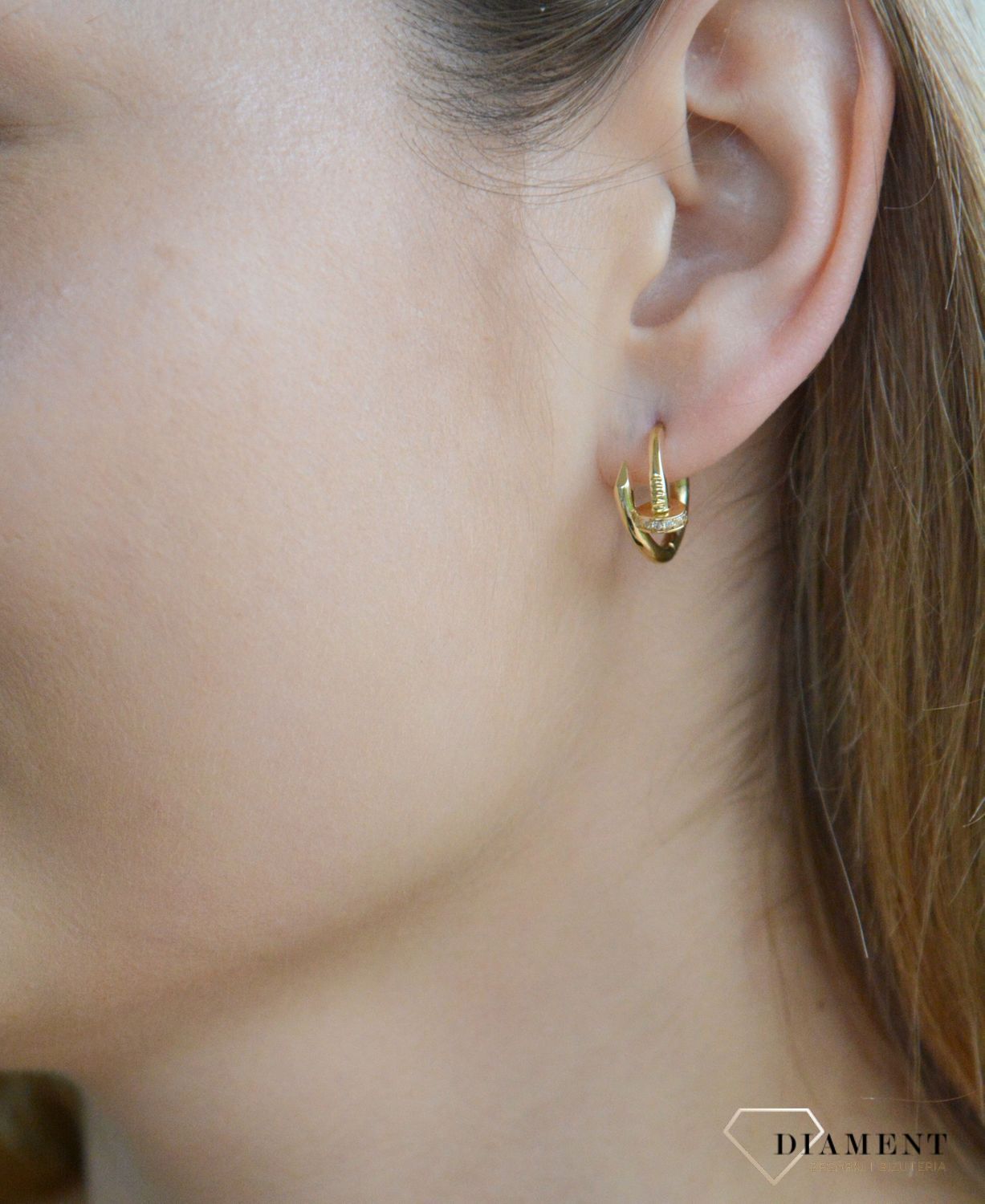 Złote kolczyki damskie 585 kółeczka gwóźdź EE1659-01. Złote kolczyki damskie. Złote kolczyki kółeczka. Kolczyki złote kółka gwóźdź Złote kolczyki dla dziewczynki. Kolczyki kółeczka złote na prezent (2).jpg