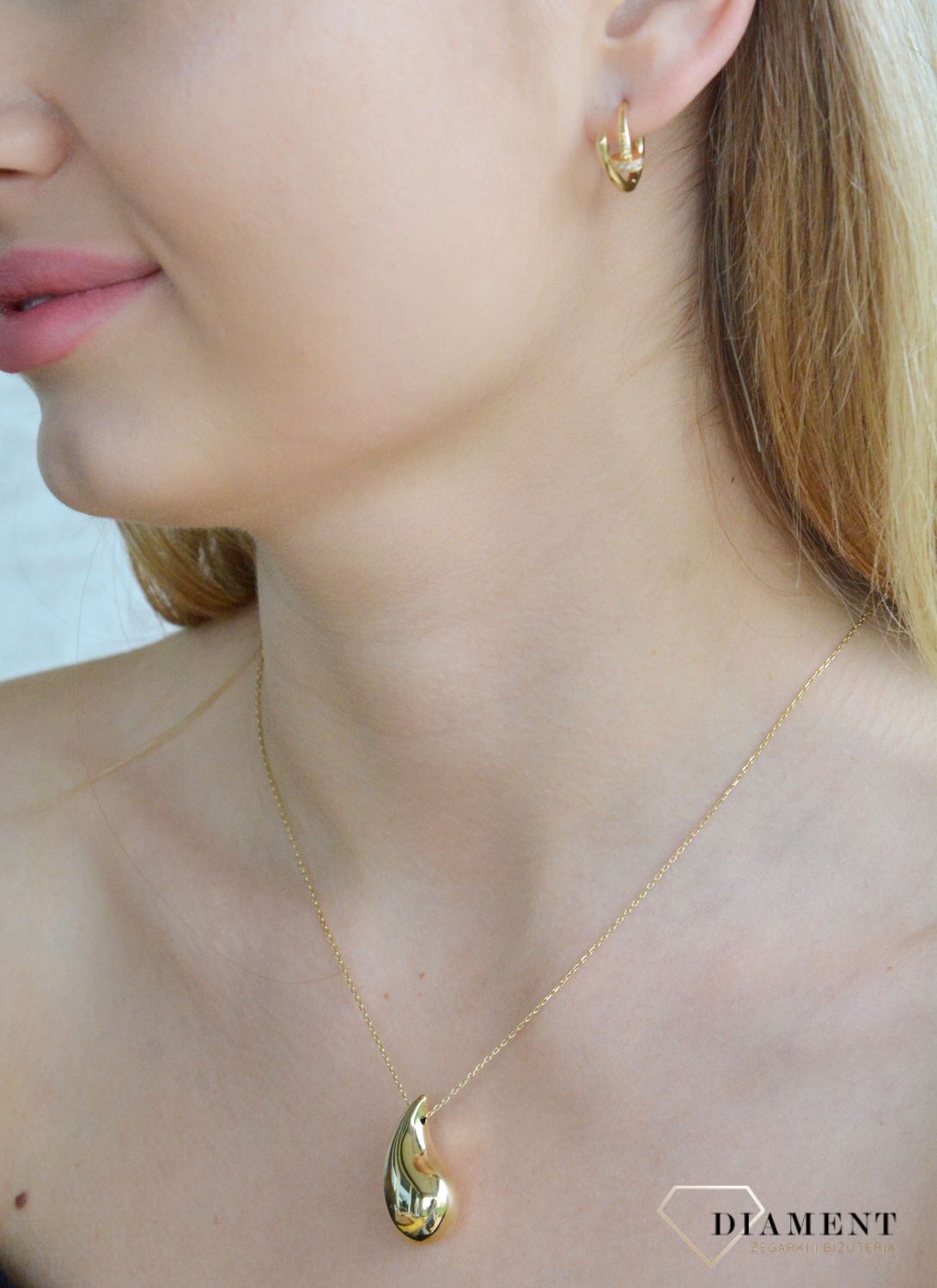 Złote kolczyki damskie 585 kółeczka gwóźdź EE1659-01. Złote kolczyki damskie. Złote kolczyki kółeczka. Kolczyki złote kółka gwóźdź Złote kolczyki dla dziewczynki. Kolczyki kółeczka złote na prezent (2).jpg