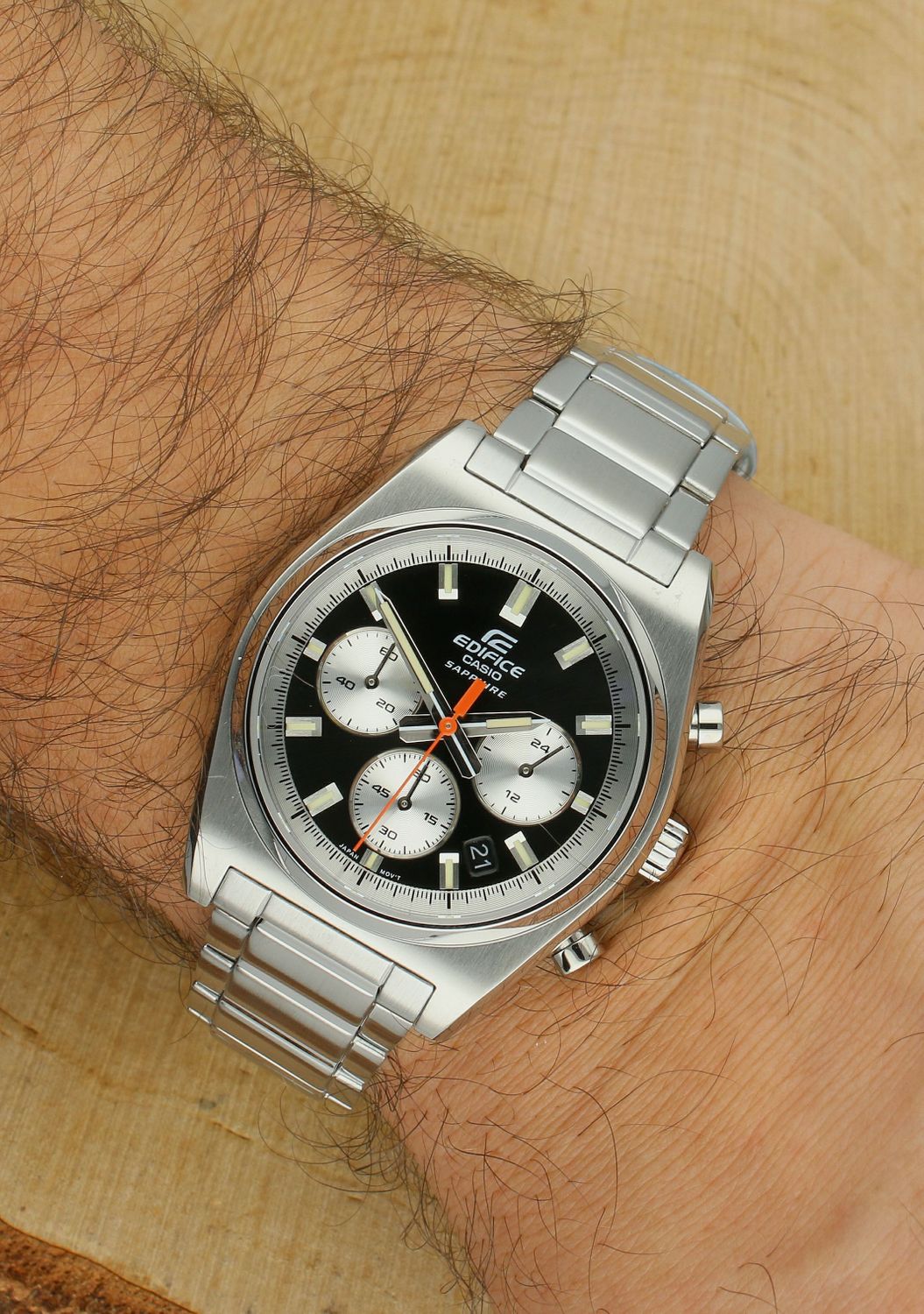 Zegarek CASIO Ediffice Spphire EFB-730D-1AVUEF Zegarek dla prawdziwego mężczyzny Zegarek męski Casio Edifice  Chronograph  EFB-730D-1AVUEF z czarną tarczą wyposażony jest w kwarcowy mechanizm, zasilany za pomocą bat.jpg