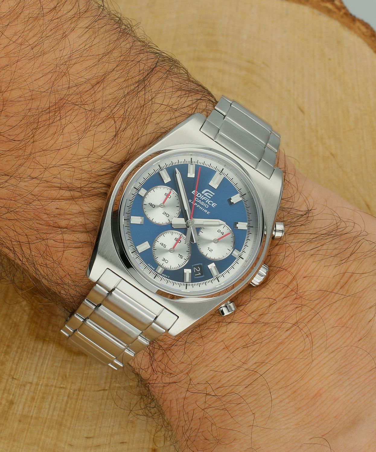 Zegarek CASIO Edifice Sapphire EFB-730D-2AVUEFZegarek dla prawdziwego mężczyzny Zegarek męski Casio Edifice  Chronograph  EFB-730D-2AVUEF z niebieską tarczą wyposażony jest w kwarcowy mechanizm, zasilany za pomocą.jpg