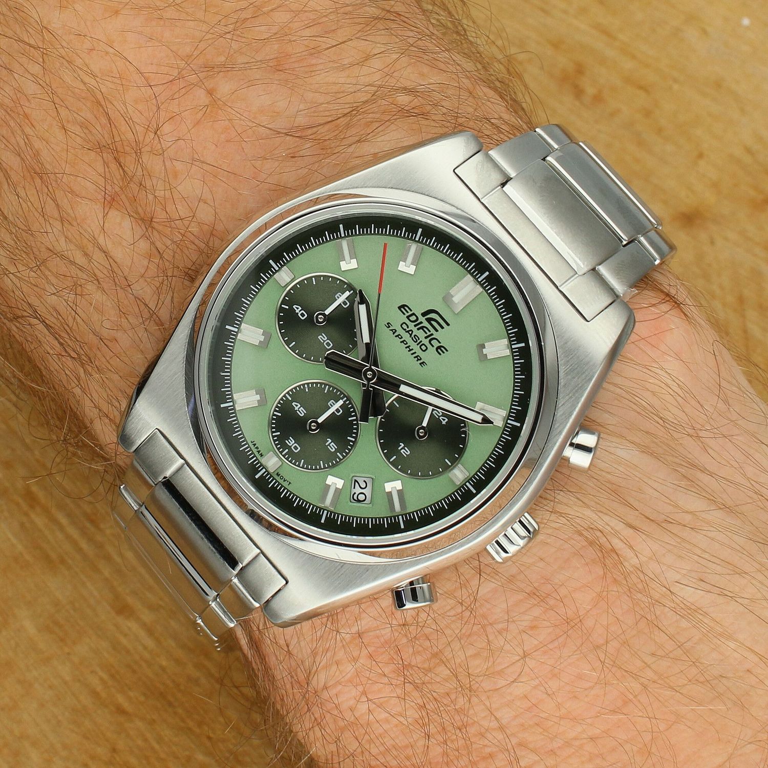 Zegarek Casio EFB-730D-3AVUEF – męski zegarek Edifice z zieloną tarczą i szafirowym szkłem.jpg