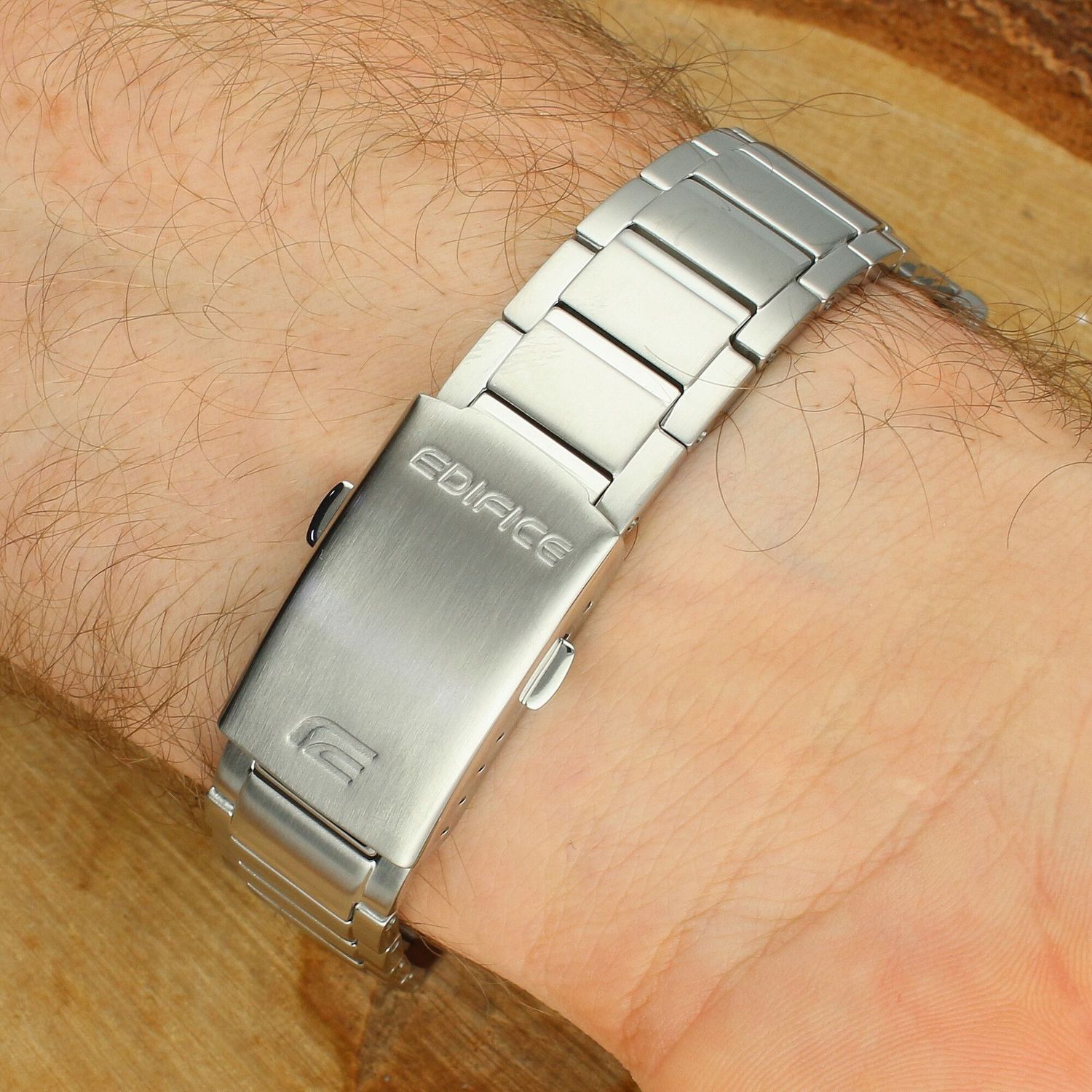 Zegarek Casio EFB-730D-3AVUEF – męski zegarek Edifice z zieloną tarczą i szafirowym szkłem.jpg