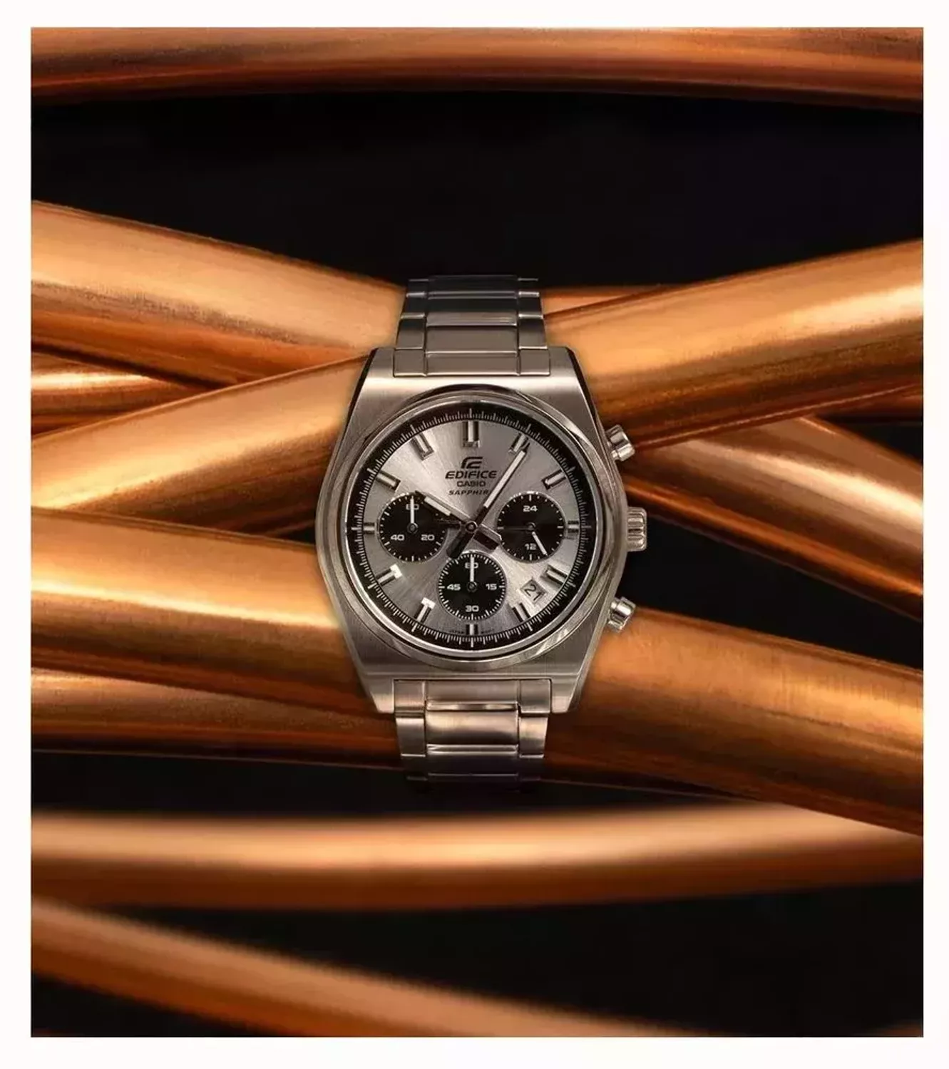 Zegarek CASIO EDIFICE SAPPHIRE EFB-730D-7AVUEF Zegarek dla prawdziwego mężczyzny Zegarek męski Casio Edifice Chronograph EFB-730D-7AVUEF z srebrną tarczą wyposażony jest w kwarcowy mechanizm, zasilany za pomocą bate.jpg