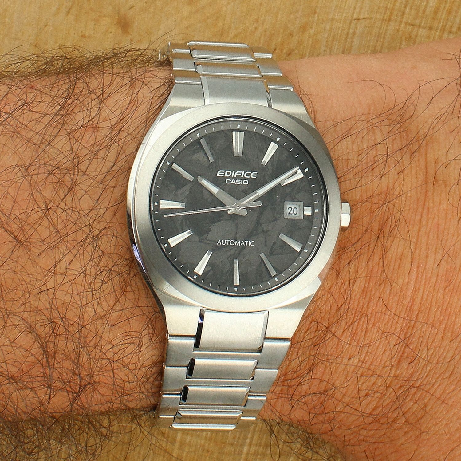 Zegarek męski Casio EDIFICE Automatic Carbon Dial EFK-200CD-1AER 38 mm (1).jpg