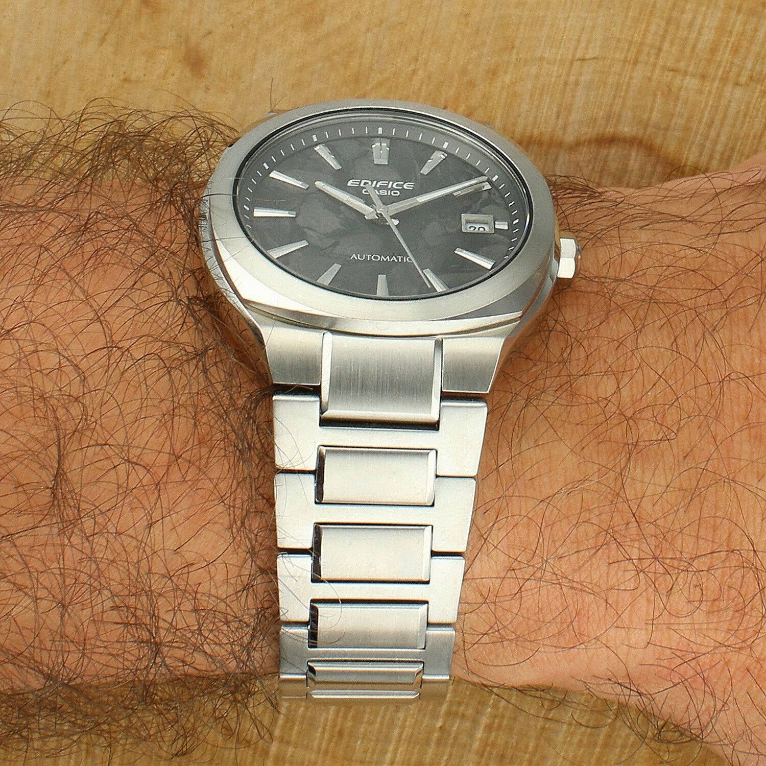 Zegarek męski Casio EDIFICE Automatic Carbon Dial EFK-200CD-1AER 38 mm (1).jpg