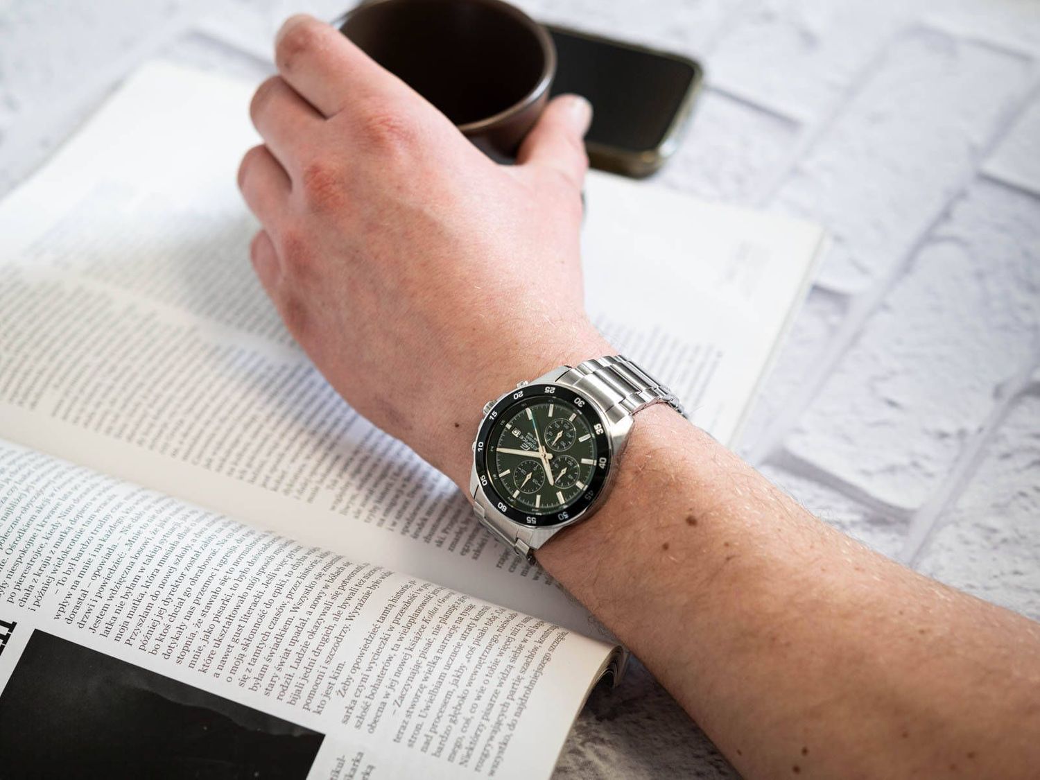 Zegarek CASIO Ediffice Spphire EFR-526D-3AVUEF Zegarek męski Casio Ediffice Classic Sapphire EFR-526D-3AVUEF wyposażony jest w.webp