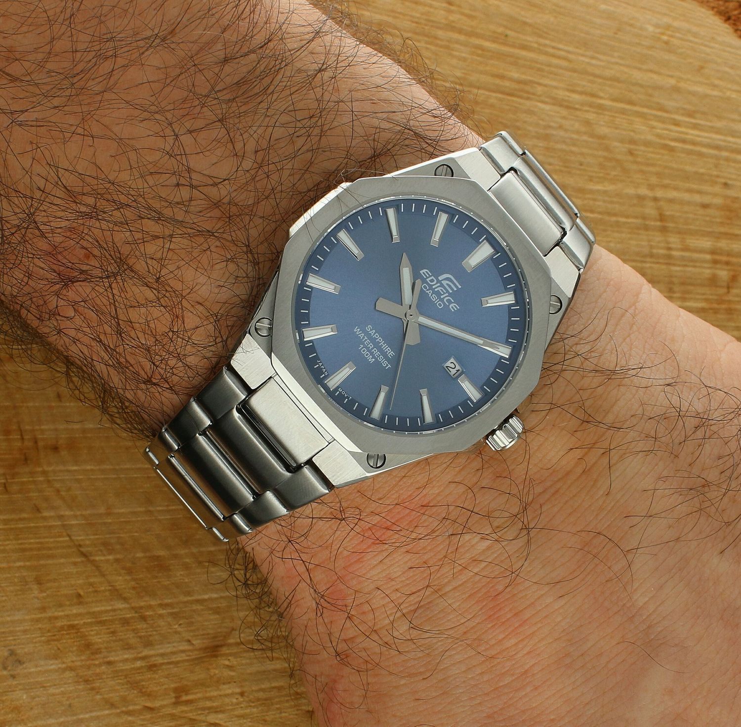 Zegarek męski Casio Edifice Classic Sapphire EFR-S108D-2AVUEF. Męski zegarek na bransolecie. Zegarek męski Casio Edifice. Zegarek męski z niebieską tarczą. Zegarek męski z szafirowym szkłem na prezent..jpg