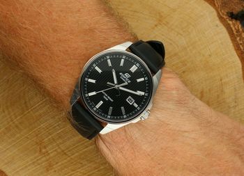 Stylowy zegarek męski Casio EDIFICE EFV-150L-1AVUEF z czarną tarczą, skórzanym paskiem i wodoszczelnością WR 100M. Japońska precyzja i elegancja (5).jpg