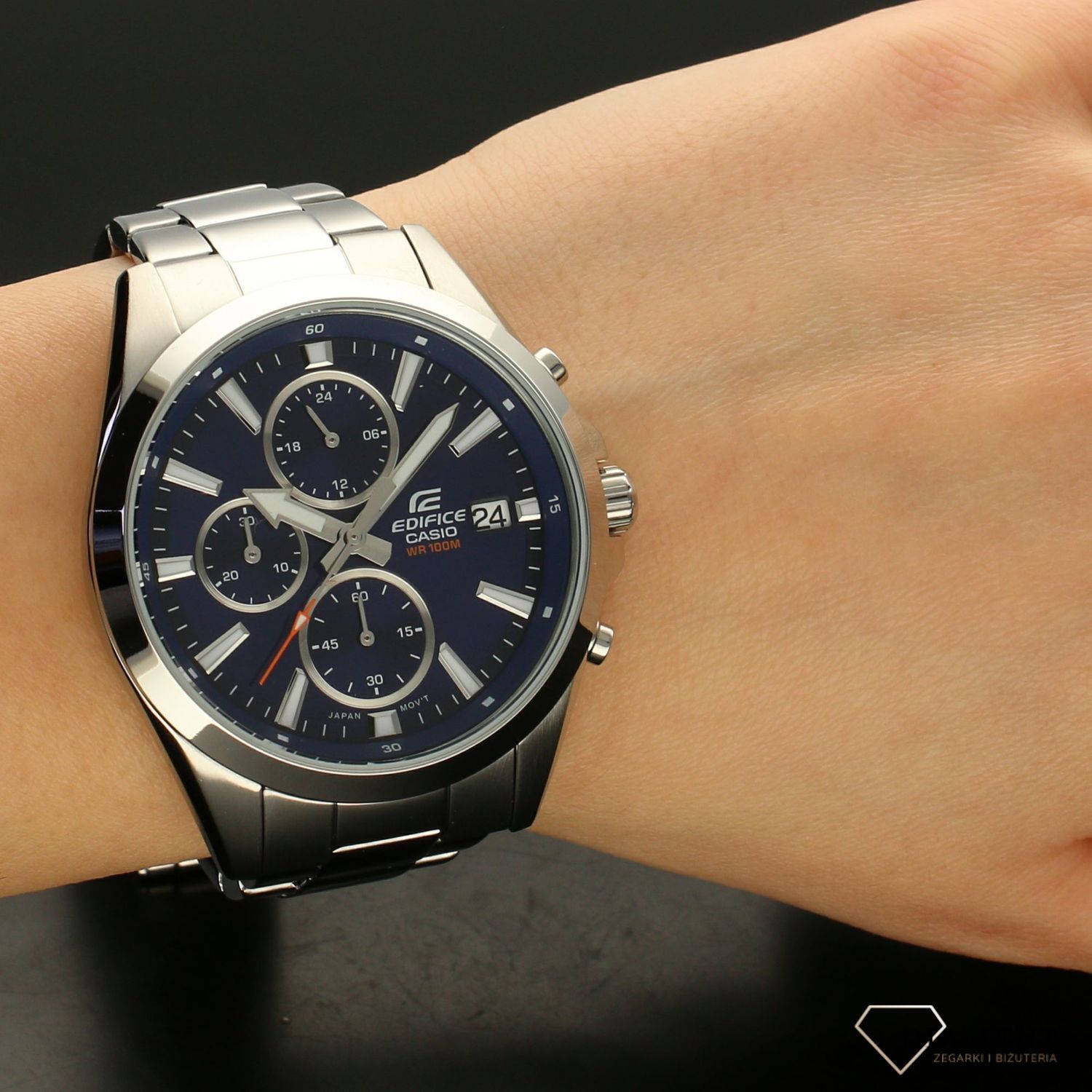 Zegarek męski CASIO Edifice EFV-560D-2AVUEF na bransolecie.jpg