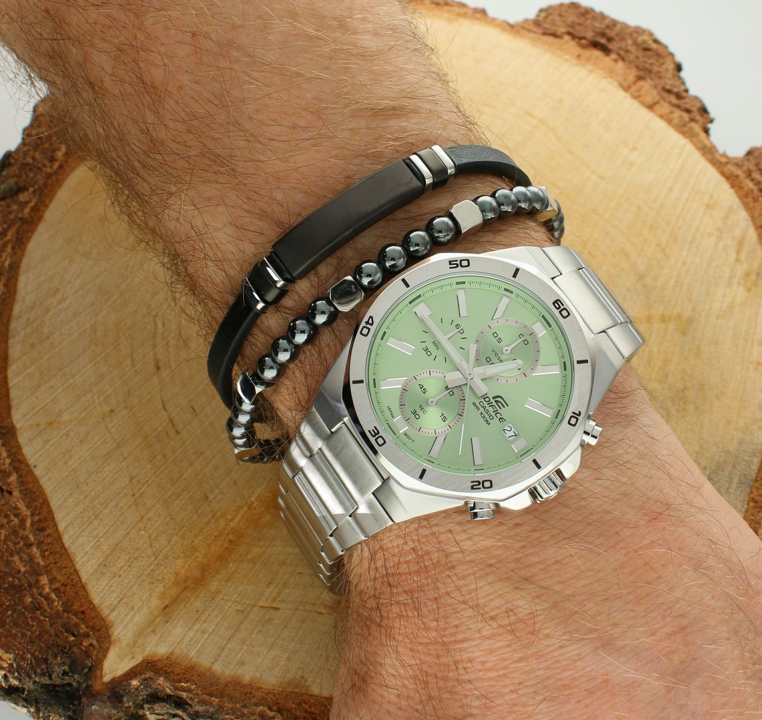 Zegarek męski CASIO EDIFFICE EFV-640D-3AVUEF Zegarek dla prawdziwego mężczyzny. Zegarek męski Casio Edifice Chronograph EFV-640D-3AVUEF z zieloną tarczą, wyposażony jest w kwarcowy mechanizm, zasilany za pomocą bate.jpg