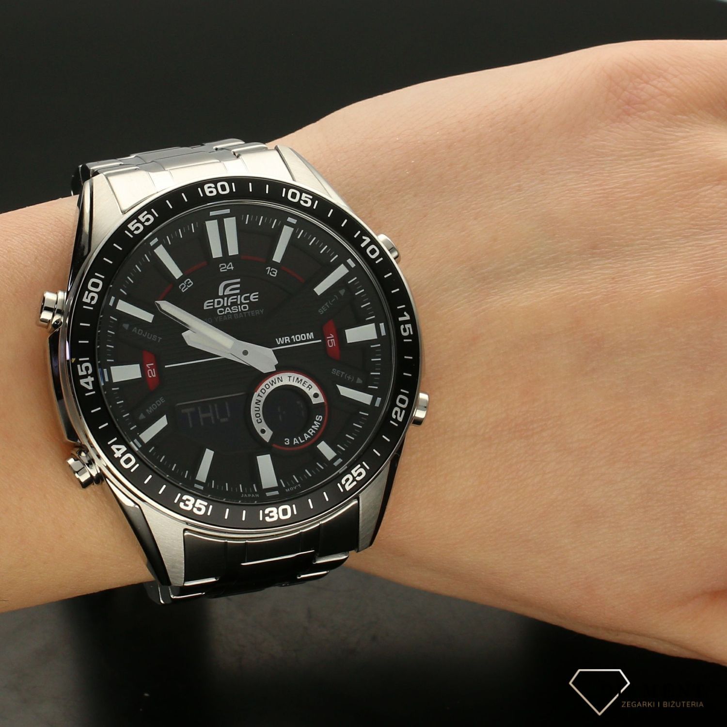 Zegarek męski Casio EDIFICE stalowej bransolecie z czarno-czerwoną tarczą i wyświetlaczem. EFV-C100D-1av.jpg