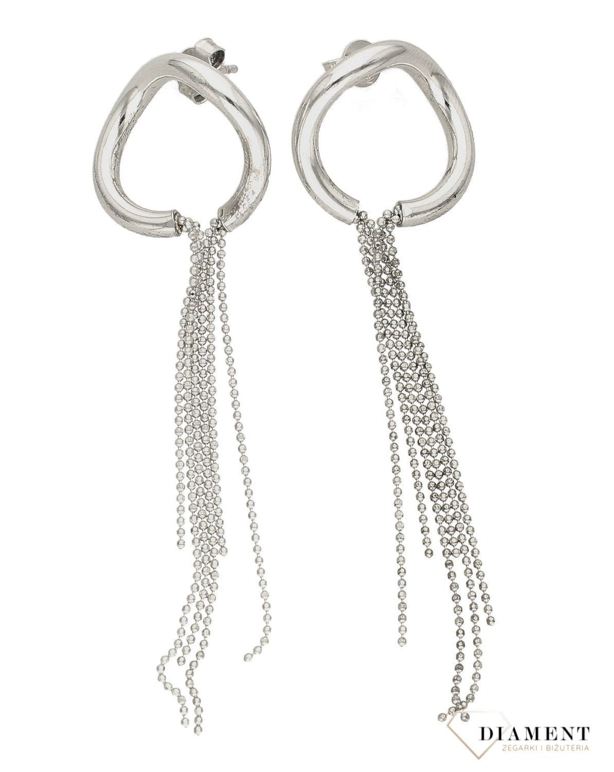 Srebrne kolczyki wiszące łańcuszki. Kolczyki z wygodnym zapięciem typu sztyft to propozycja ponadczasowej biżuterii. Pełne kobiecego szyku kolczyki dla pań w każdym wieku..jpg