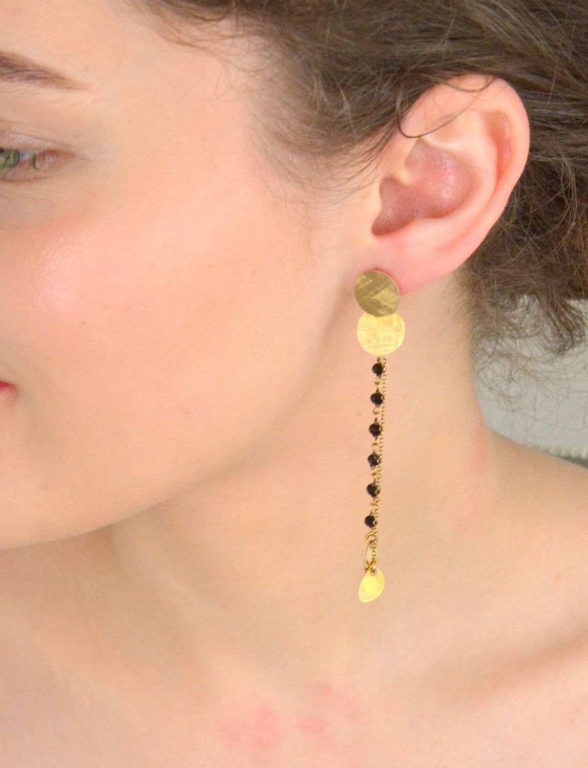 Kolczyki srebrne 925 pokryte złotem Wiszące blaszki z czarnymi cyrkoniami.jpg