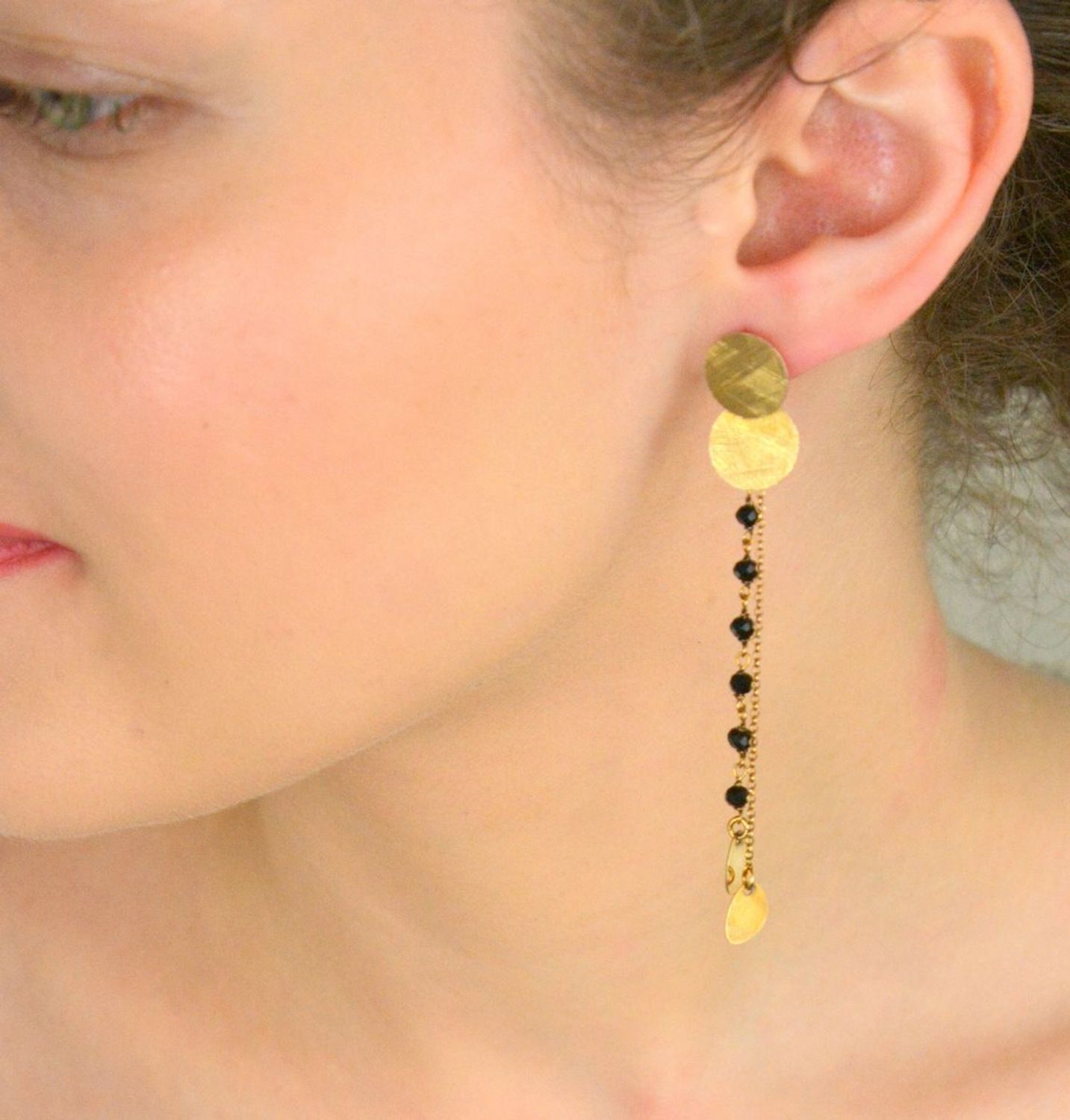 Kolczyki srebrne 925 pokryte złotem Wiszące blaszki z czarnymi cyrkoniami.jpg