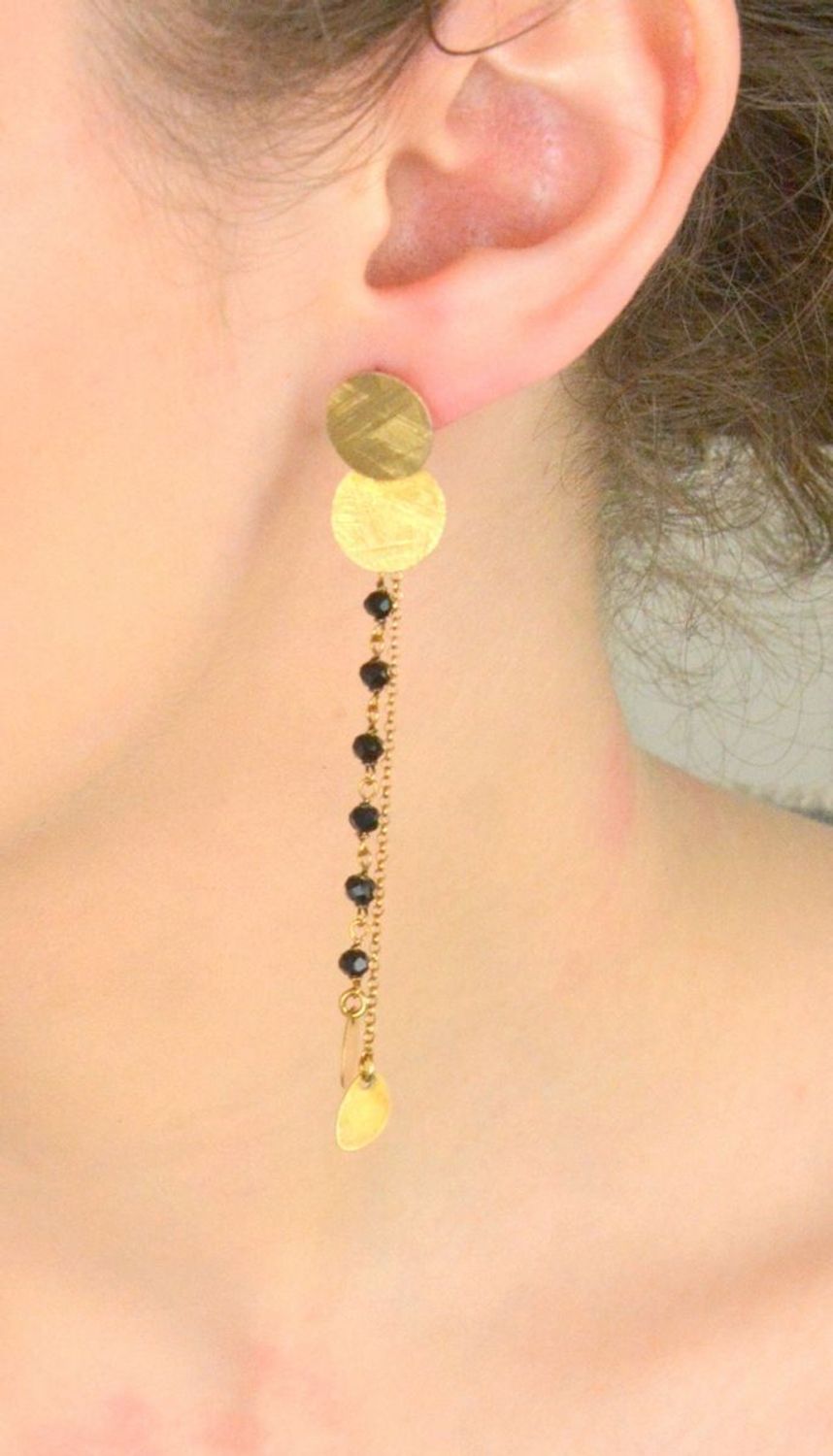 Kolczyki srebrne 925 pokryte złotem Wiszące blaszki z czarnymi cyrkoniami.jpg