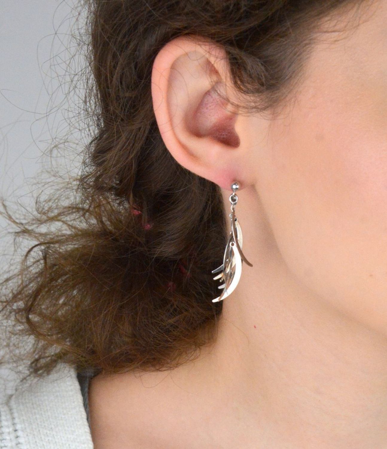 Eleganckie kolczyki srebrne 925 z wiszącymi blaszkami. Długość 4,5 cm, szerokość 1,5 cm, zapięcie sztyft. Minimalizm i styl w jednym dodatku.1.jpg