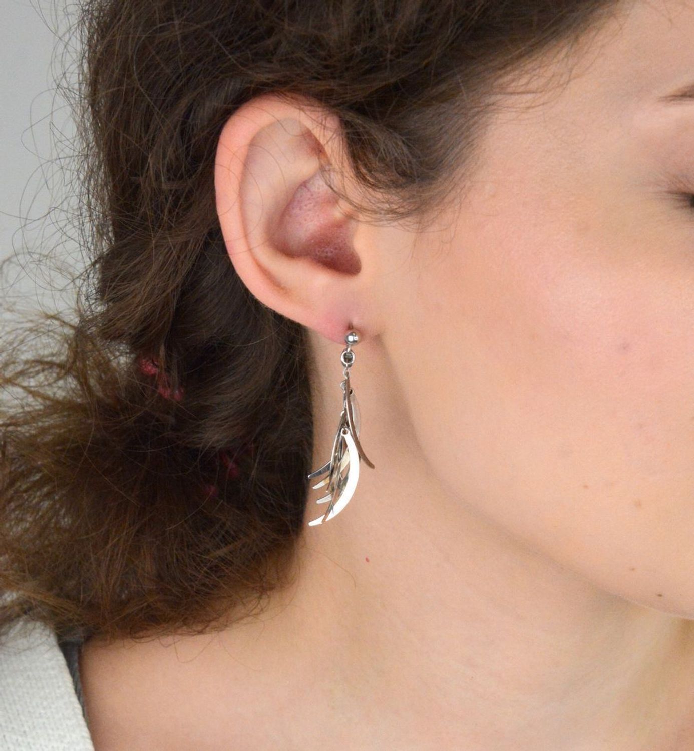 Eleganckie kolczyki srebrne 925 z wiszącymi blaszkami. Długość 4,5 cm, szerokość 1,5 cm, zapięcie sztyft. Minimalizm i styl w jednym dodatku.1.jpg