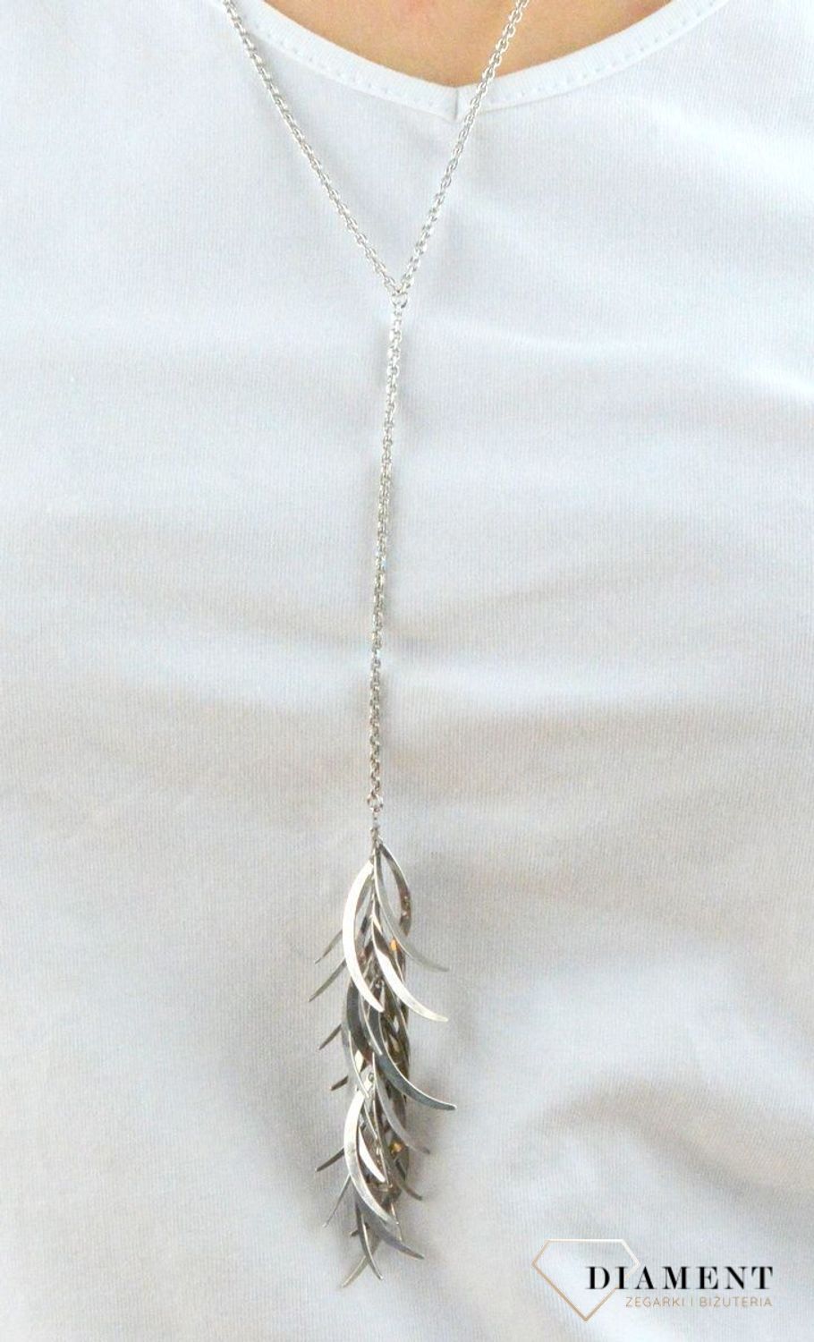 Srebrny naszyjnik długi wiszące piórko EIN000000-032. Srebrny naszyjnik długi. Naszyjnik srebrny z efektowną zawieszką. Zawieszka typu piórko. Naszyjnik srebrny idealny do każdej.jpg
