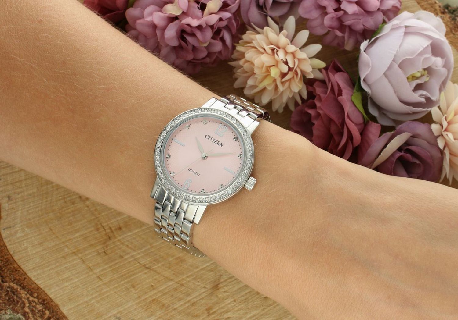 Zegarek Damski Citizen EL3100-55W – Fashion Style, Różowa Tarcza, Stalowa Bransoleta (1).jpg