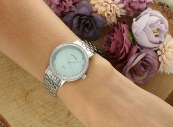 Citizen EL3100-55X – damski zegarek w stylu fashion. Srebrna stalowa bransoleta, zielona tarcza, mechanizm kwarcowy i wodoszczelność 50M. Styl i funkcjonalność (2).jpg